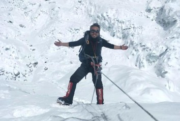 Everest Expedition (8848.86m)
