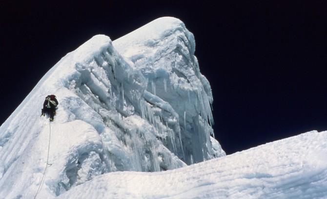 Cholatse Peak Climbing