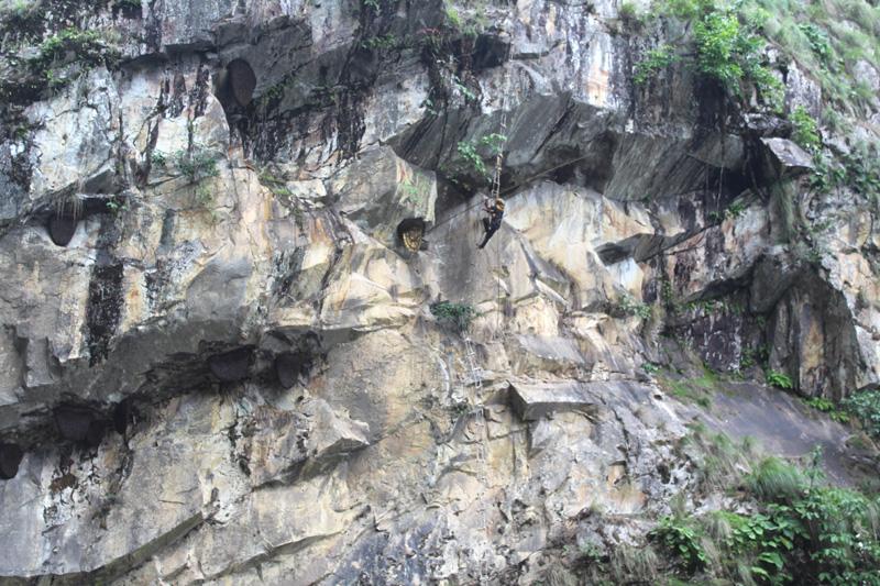 Honey Hunting in Gorkha (Nimrung Khola)