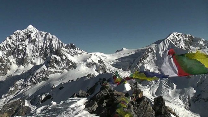 Yalung Ri Peak Climbing - Tashi Lapcha Pass